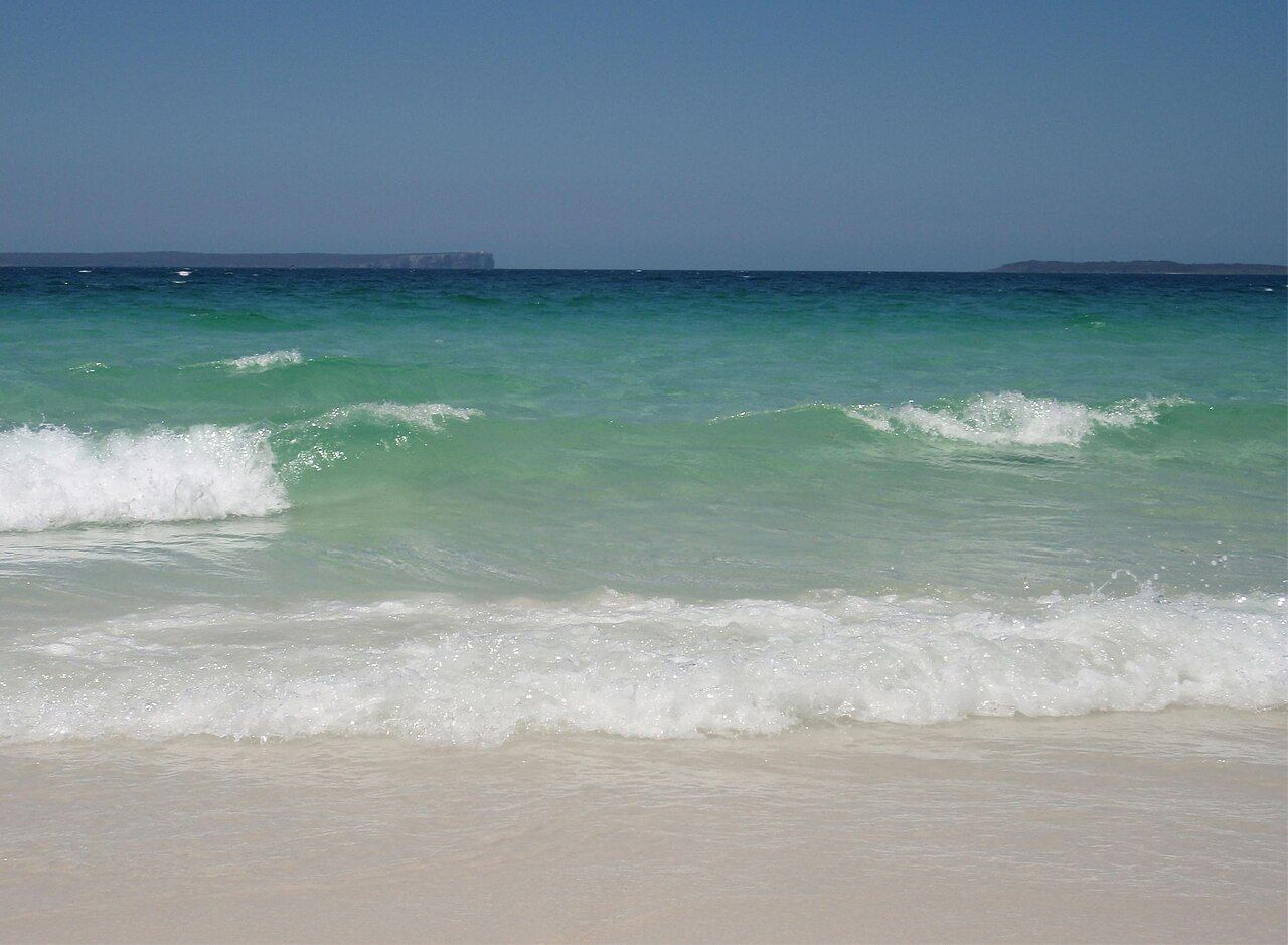 AU-E beach