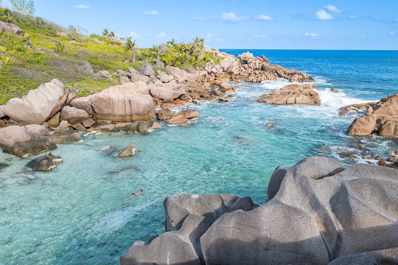 Strand Petite Anse Cocos auf der Insel La Digue, Seychellen (27825584709)