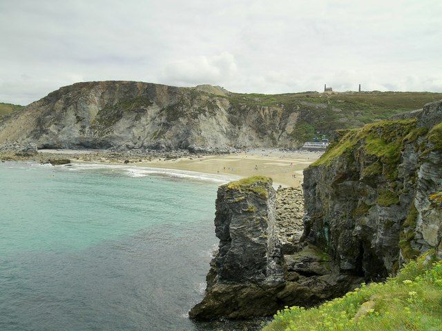 Cliff at the turn of Trevaunance cove