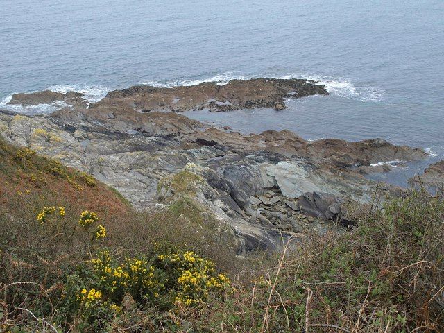 Rocks below Lansallos Cliff