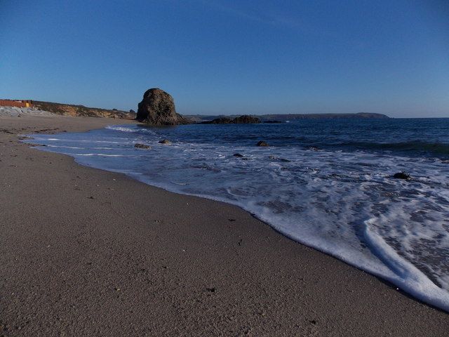 Carlyon Bay: Crinnis Beach and Crinnis Island