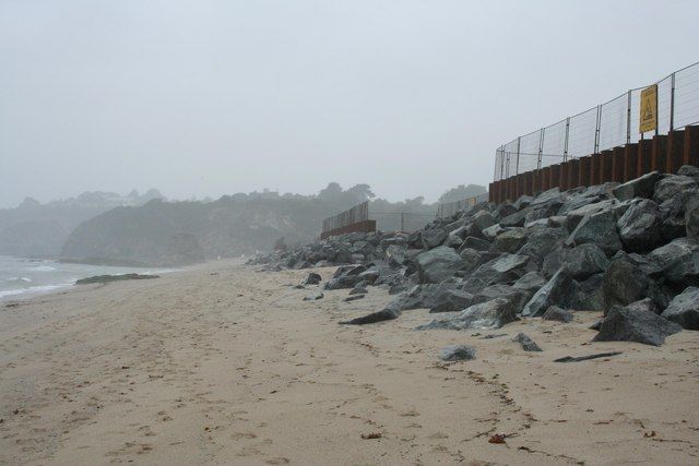 Crinnis beach and sea wall