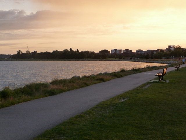 Poole: foot/cycle path alongside Parkstone Bay