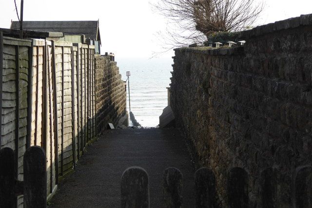 Twitten to the beach with groyne beyond