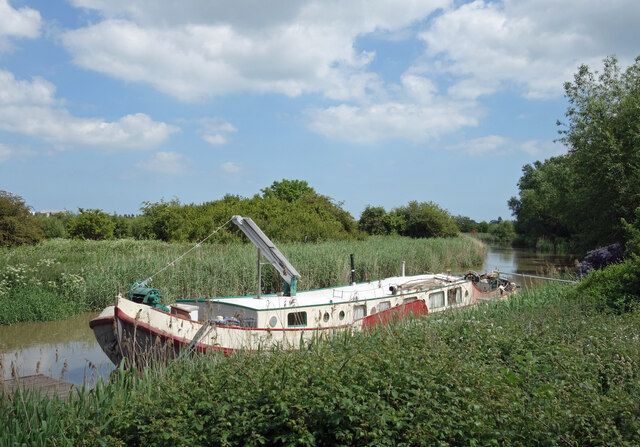 Saxon Shore Way and Stour Valley Walk leave Richborough Road