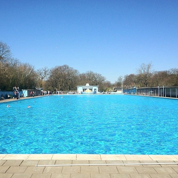 Tooting Bec Lido fountain