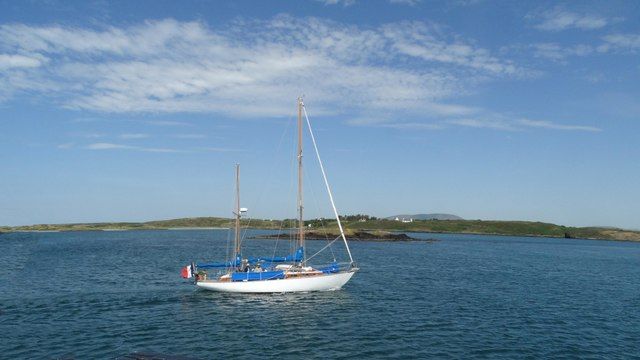 Yacht between Turk Head & Sandy Island