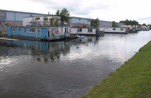 Houseboats, Grand Union Canal