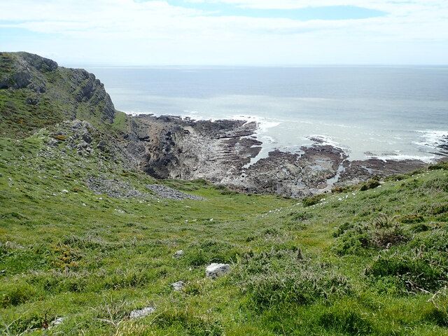 Rocky bay due south of Pitton