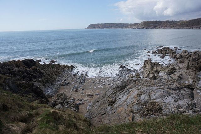 Rocks at the eastern side of Caswell Bay