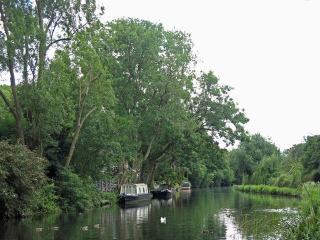 The Grand Union Canal by Lynsters Lake (2)