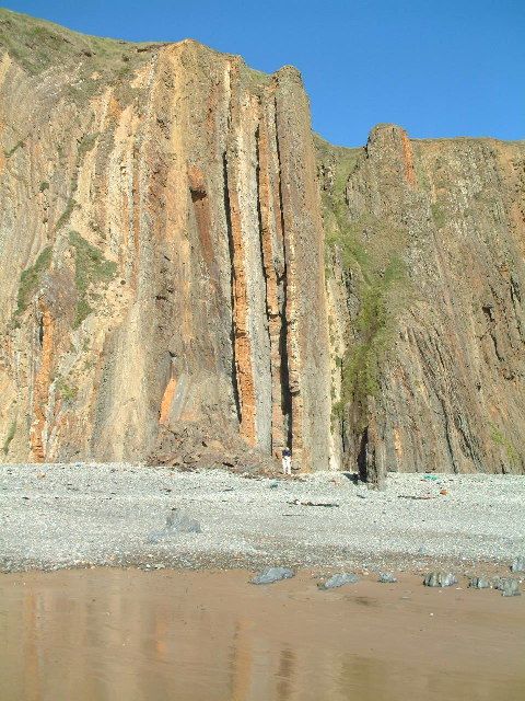 Cliffs at east end of Marloes beach