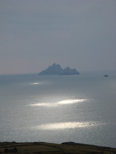 House ruin at Tooreen, Saint Finan's Bay and the Skelligs