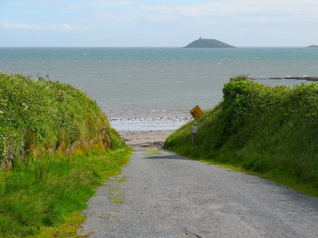 Lane down to the seashore