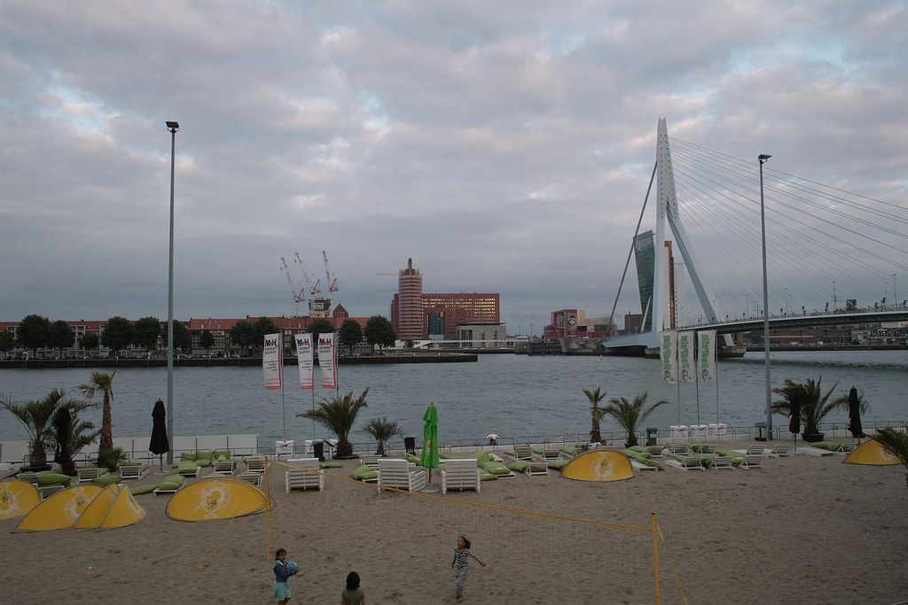 Strand in minder weer