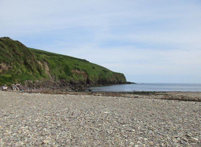 Beach and headland near Ballyvoyle Bridge