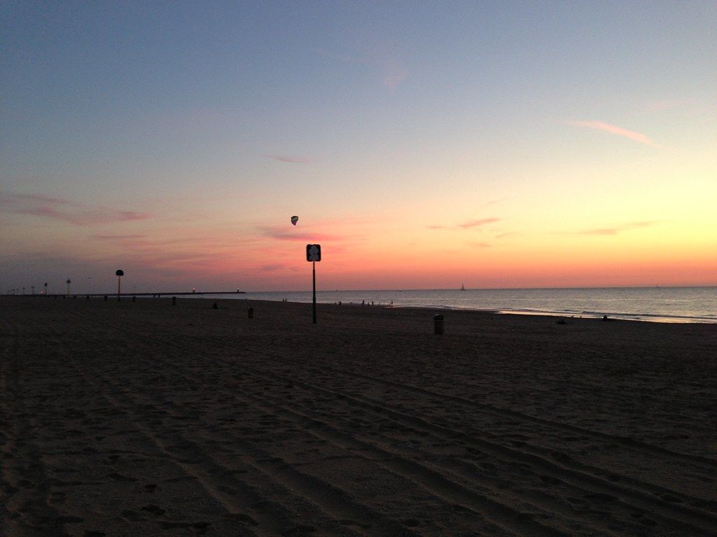 Strand van Scheveningen bij avondlicht