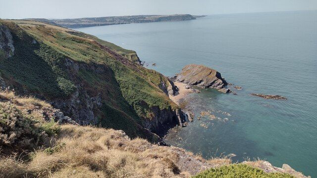 Carreg-y-ty and sandy beach