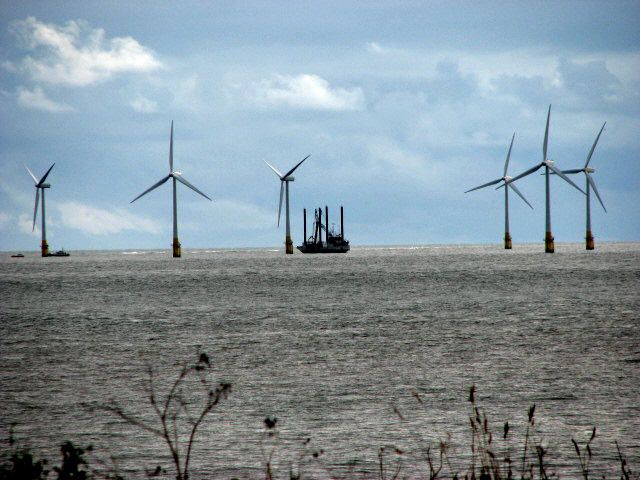 Long-distance view to Scroby Sands wind farm (2)