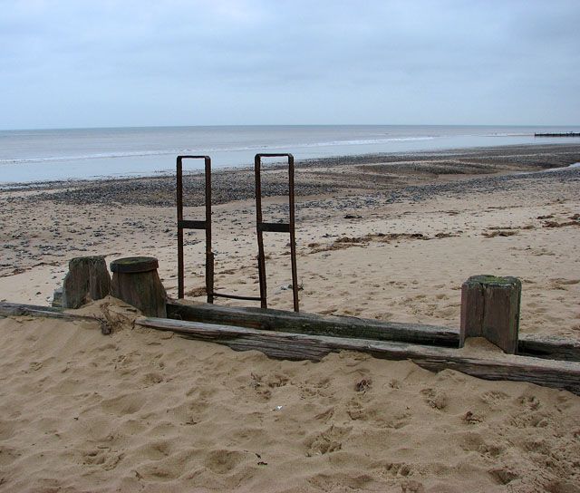 Shelved beach above Foulness