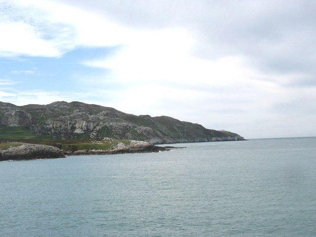 Bay west of Ynys Wellt with the North Stack headland in the background