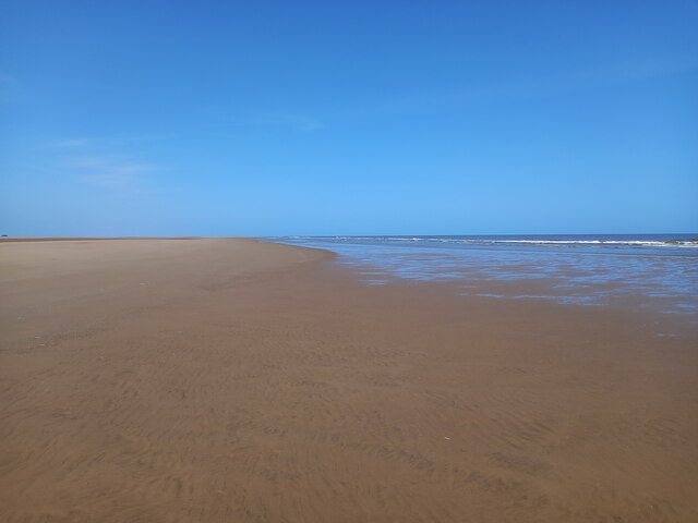 Cloudless sunny day on Theddlethorpe beach