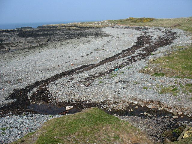 View north across Porth y Pistyll towards the Wylfa jetty