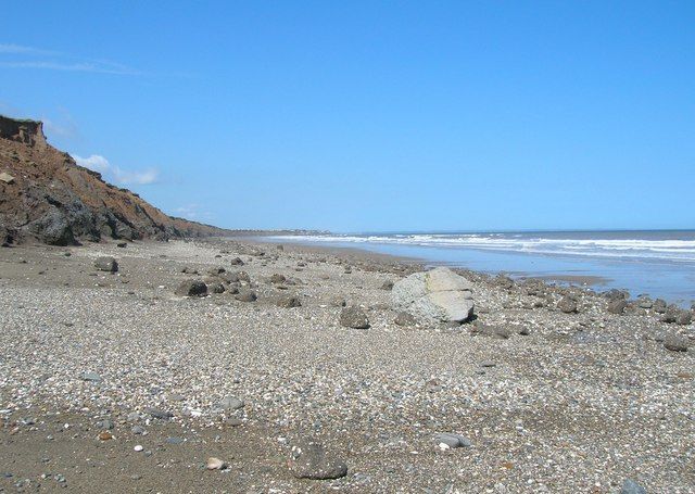 Rocky beach, Rolston Sands looking towards Hornsea