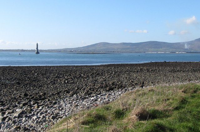 The shoreline west of Cranfield Point