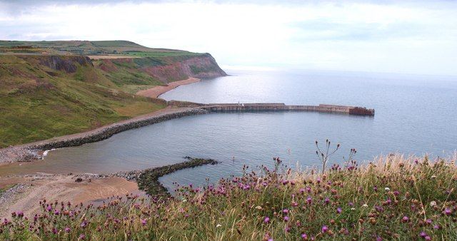 Bay and old jetty at Skinningrove