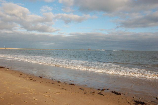 Exposed rocks east of the South Gare Breakwater at low tide (2a)