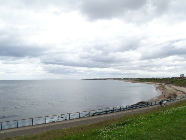 The promenade at the north end of the bay