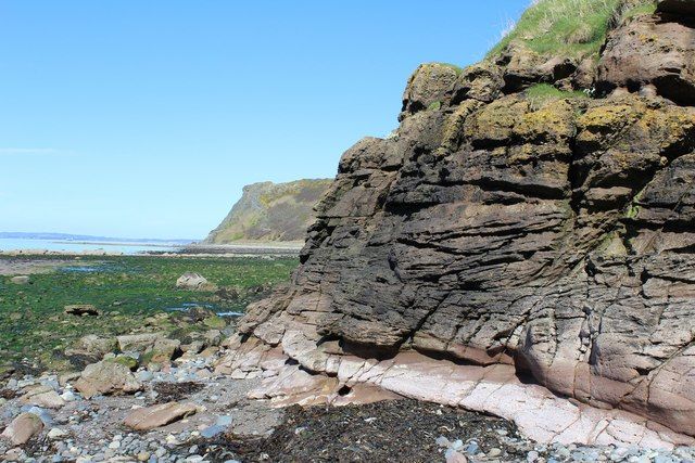 Rocky coastline at Bracken Bay