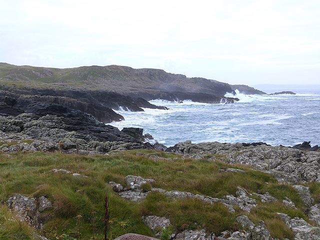 Rocky shoreline east of Port Wemyss