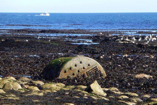Beached boiler on Castlehead Rocks
