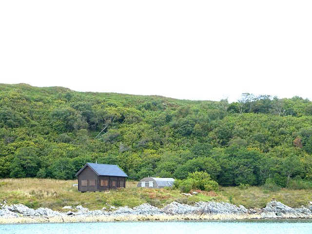 Huts on Eilean Mhic Chrion