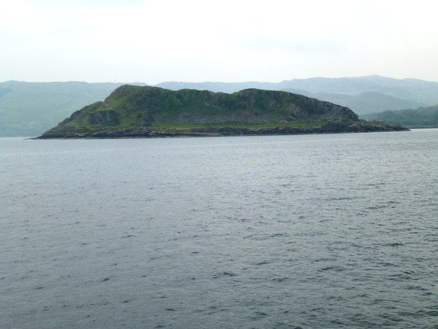 Raised beach on Eilean Arsa