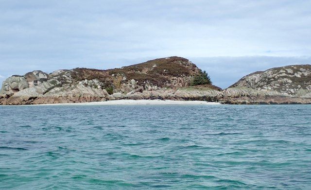 Small sandy beach on unnamed island off the coast of Erraid