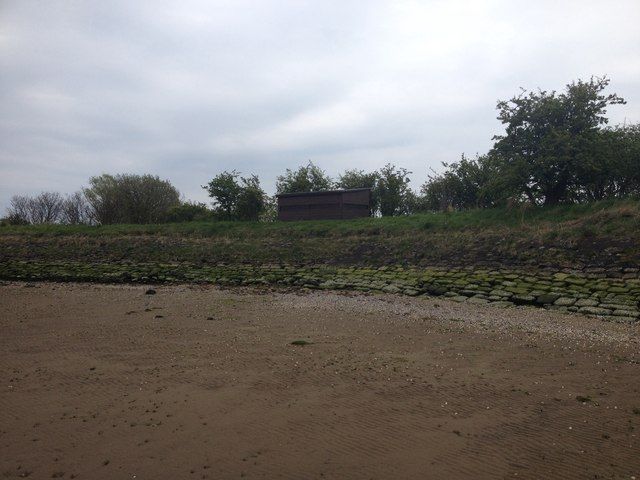 Balgove Bay bird hide.