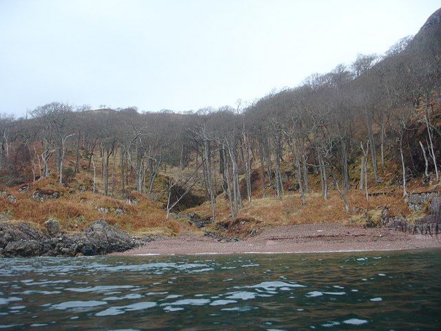 Little beach below the Allt Airigh a' Chleirich