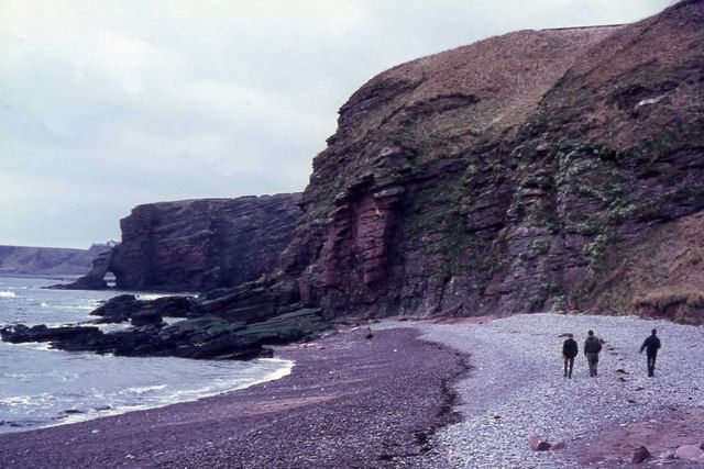 The beach at Rumkemno, north of Auchmithie