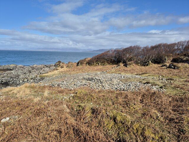 Ruin beside the shore, Acarsaid Mor