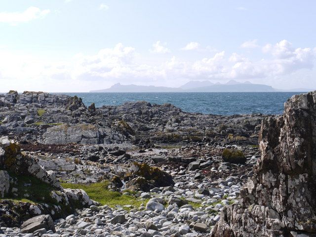 Rocky shore at Smirisary