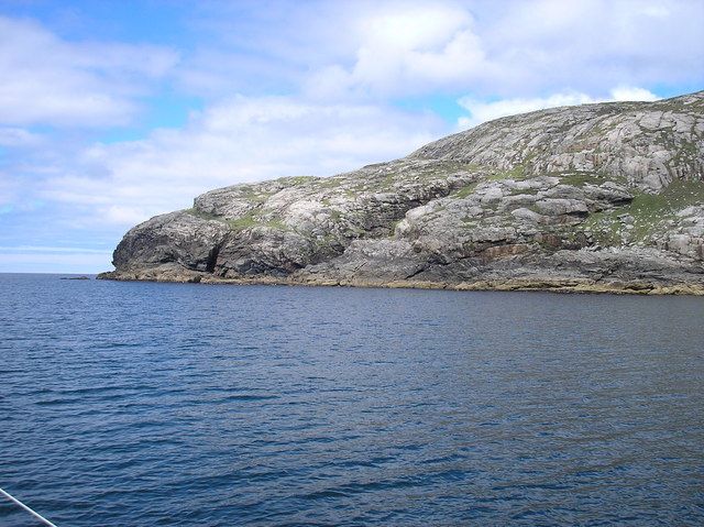 Rocky North shore of Caolas Bhatarsaigh
