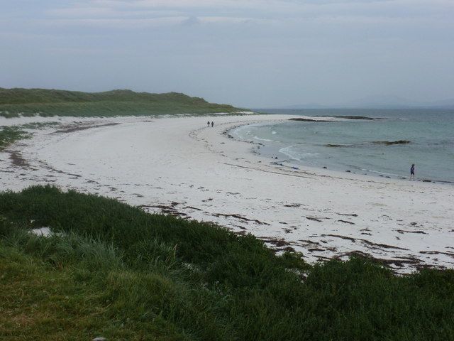 Eoligarry: beach by the harbour