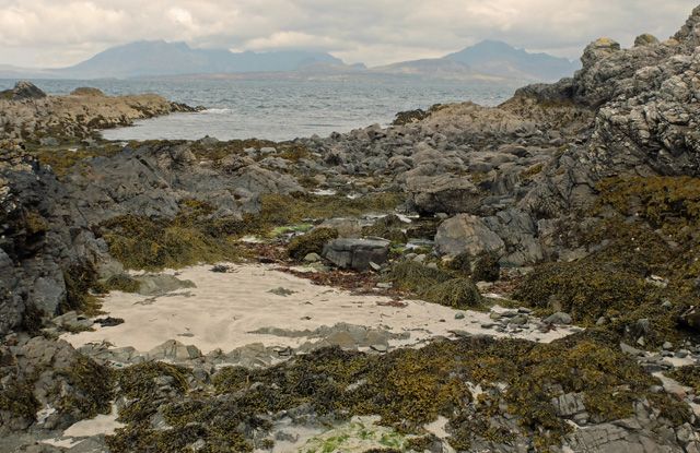 Small beach north of Dalavil