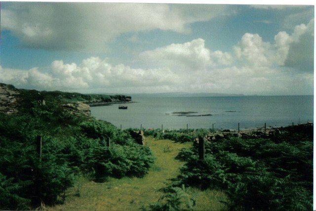 Fishing boat in Camas nan Gall bay