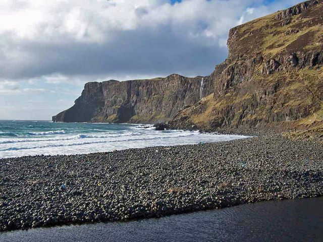 Cliffs on north side of Talisker Bay