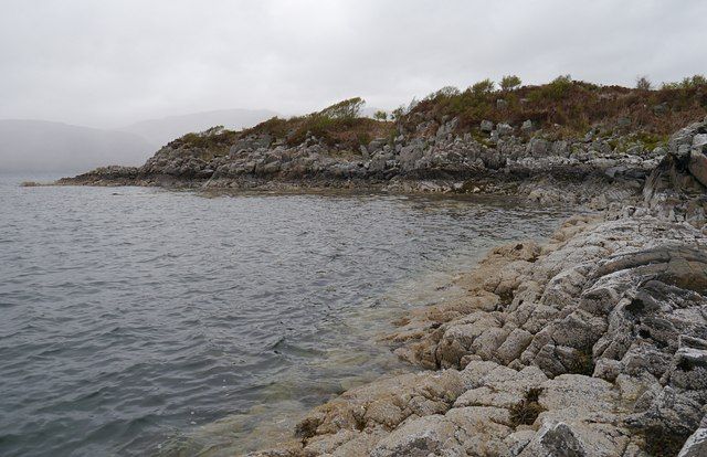 Rocky shoreline, by An Fhrith Àird
