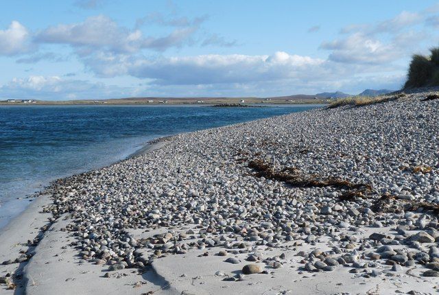Shingle shore of Tràigh Leathann